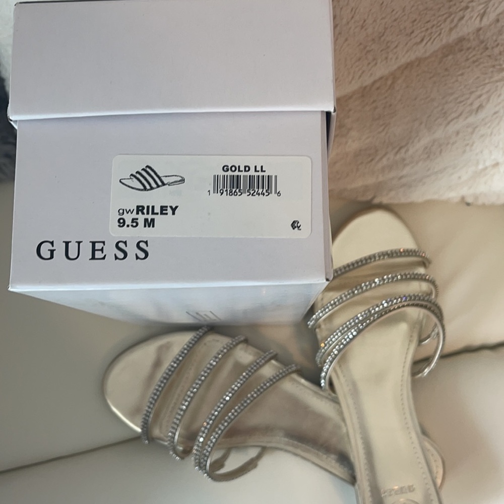 NIB Guess gold & rhinestone Riley sandal sz 9.5 - Picture 8 of 9